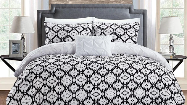 Chic Home Zissel 4-Piece Pleated Pintuck and Printed Reversible Duvet Cover Set