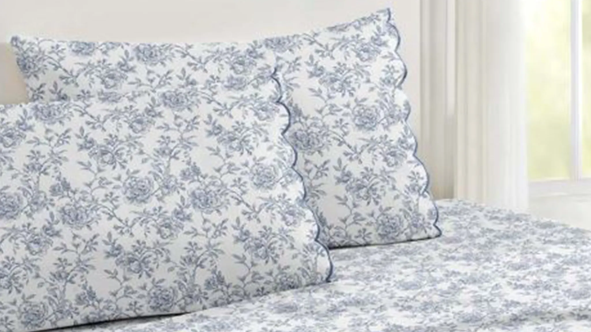 Blossom Valley Luxury 6-Piece Microfiber Sheet Set with Elegant Scalloped Edge