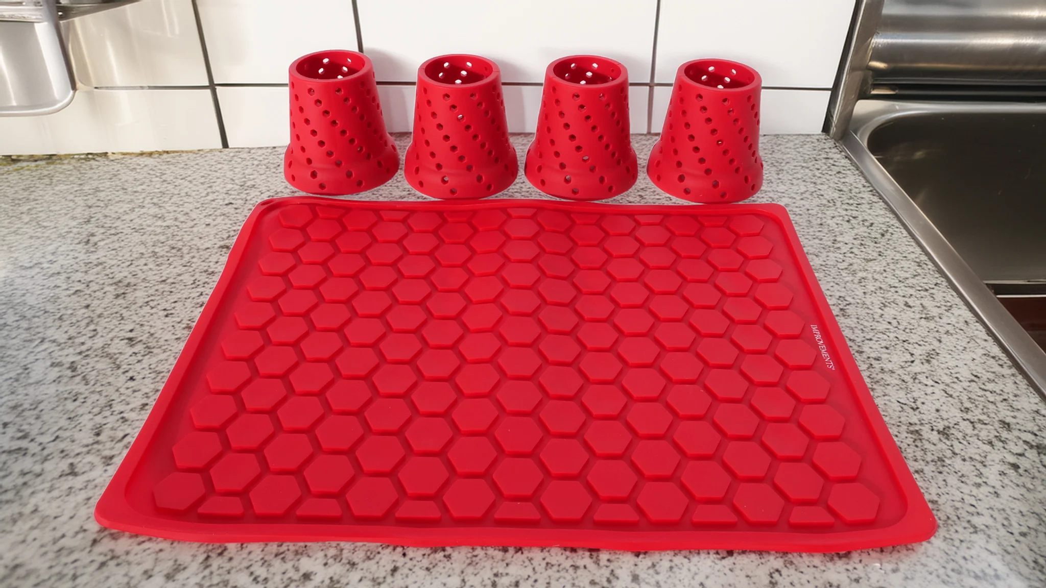 Juego de 7 Vasos JoyJolt y Set de Secado de Botellas Improvements