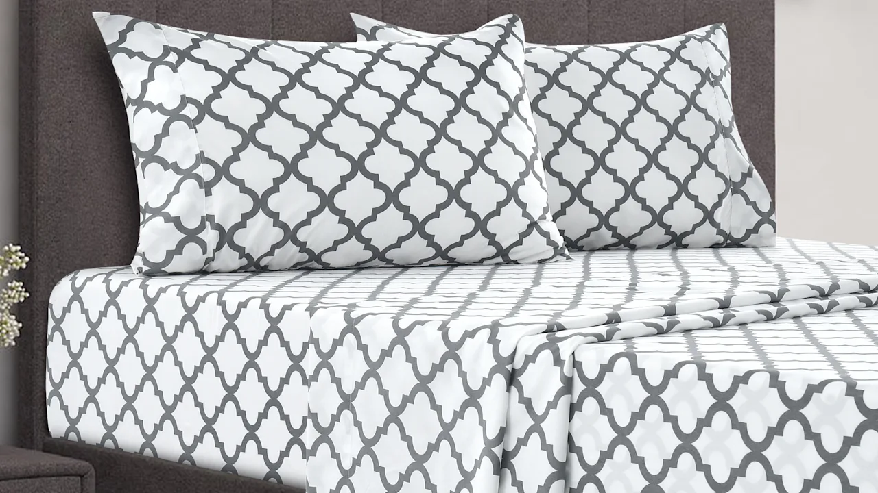Hannah Linen 4-Piece Quatrefoil Sheet Set