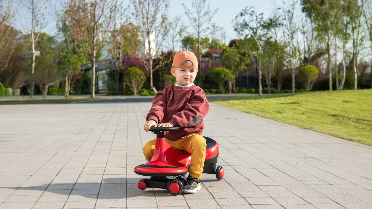 The Swing Car With Flashing Wheels