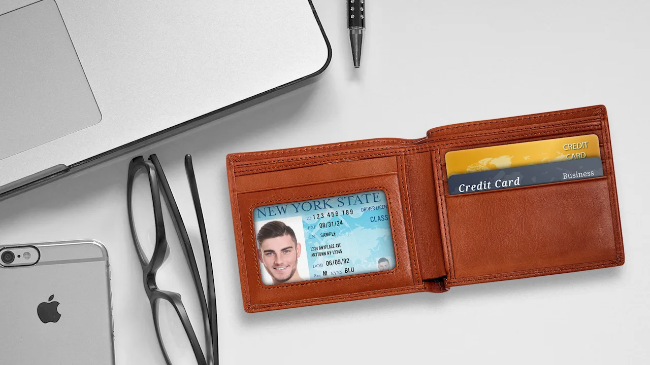 Breed Locke Bi Fold Leather Wallet