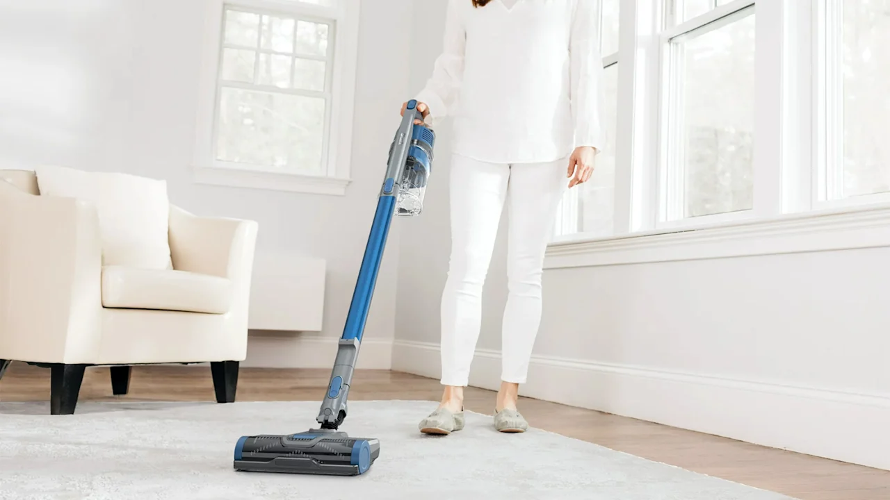 Shark Cordless Pet Stick Vacuum with Anti-Allergen Seal (Certified Renewed)