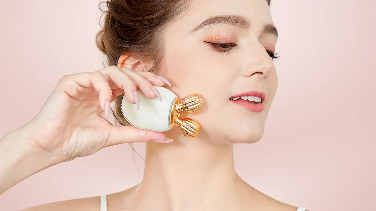 LUCE Dermal Definer Brush and Anti-Aging Roller