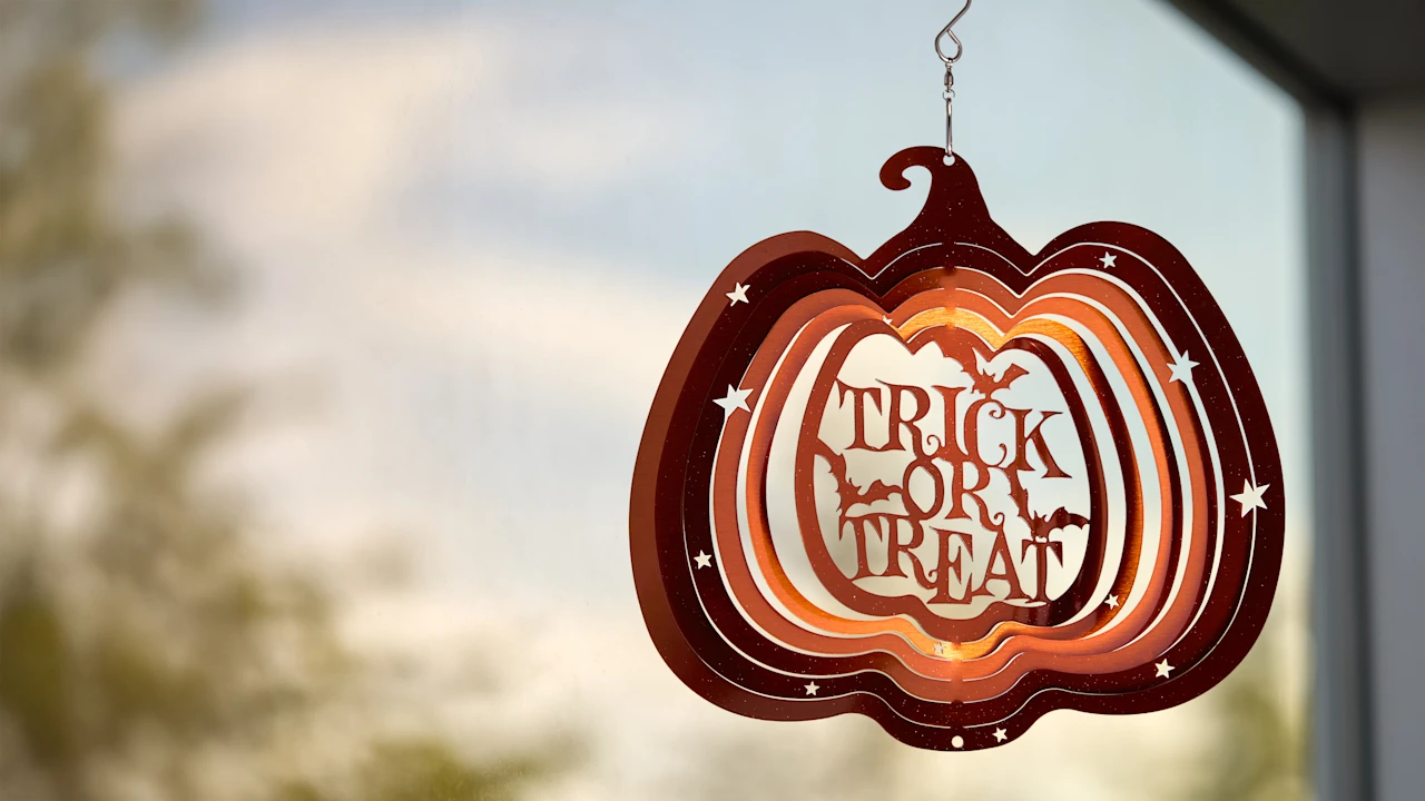 2-Pack: Georgia Brown Seasonal Metal Illusion Spinners (Trick or Treat)