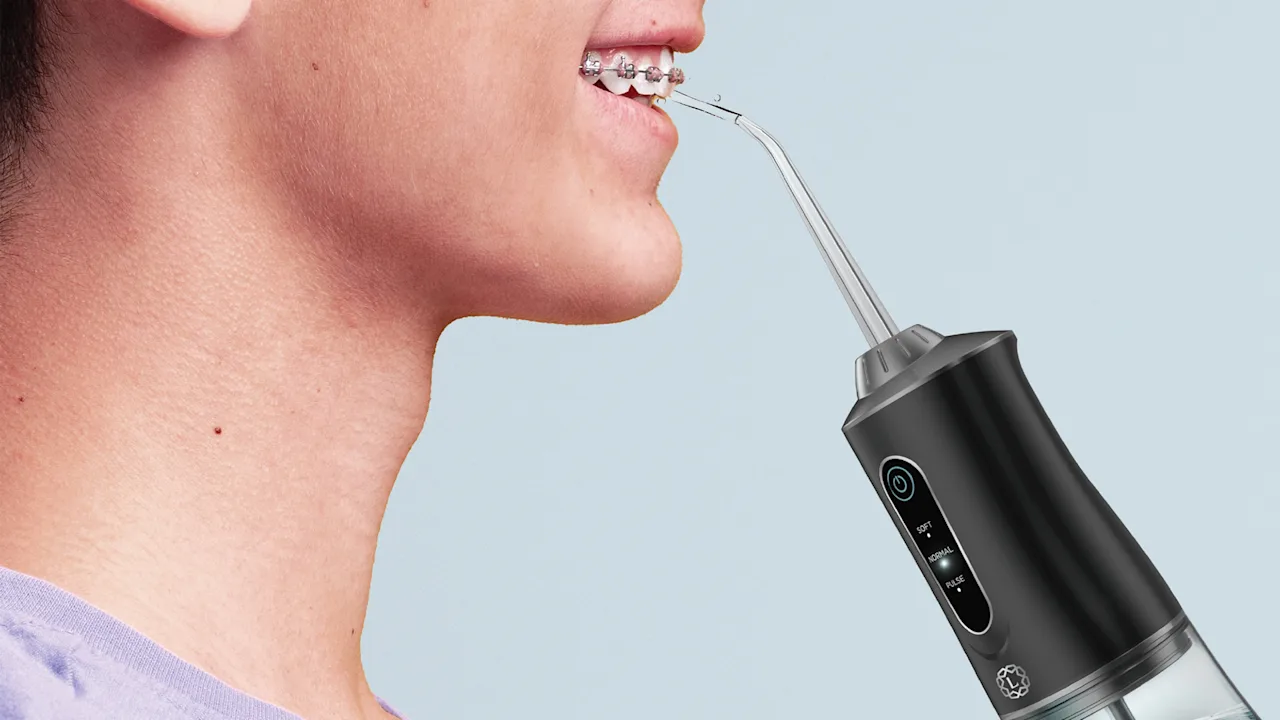 LomiCare Aqua Floss Plus Rechargeable Water Flosser