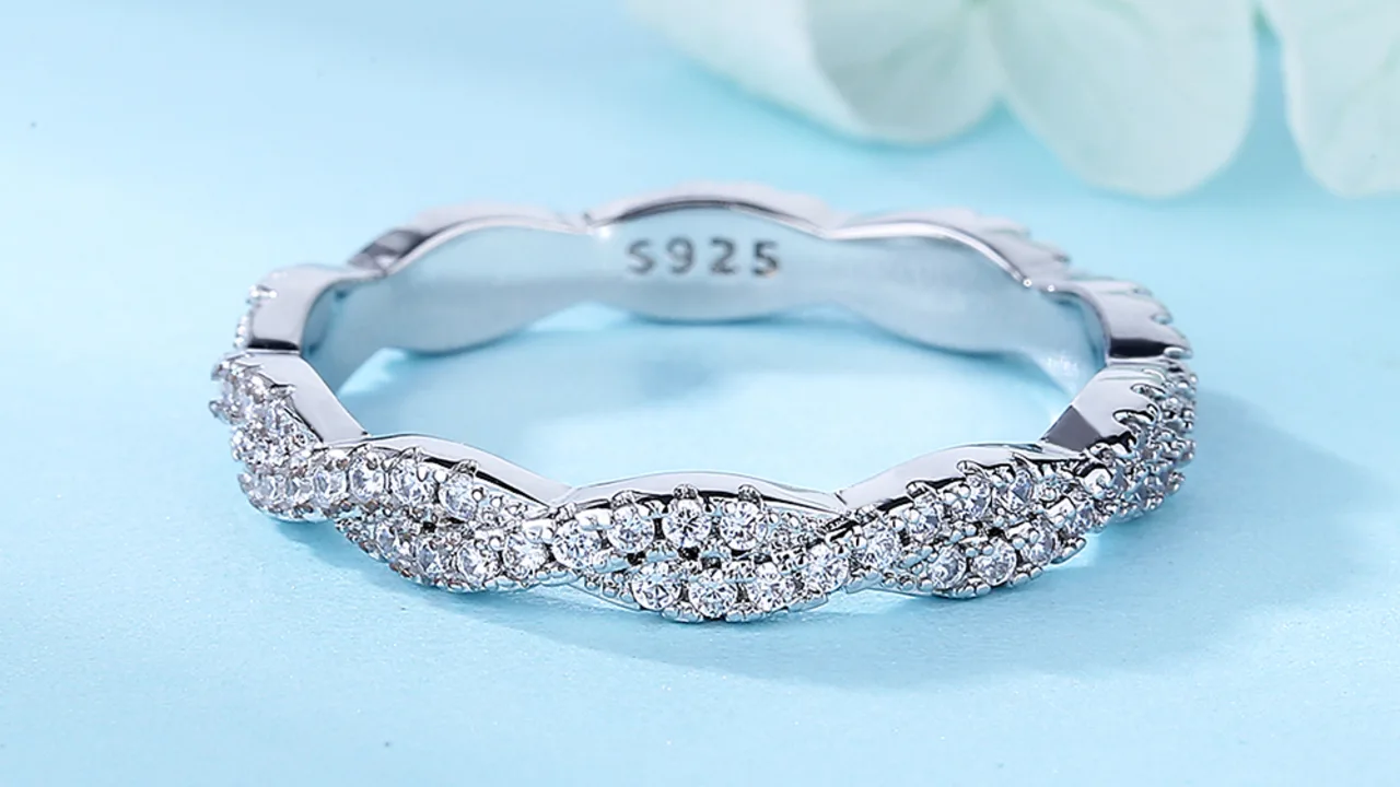 Rose And Lilly Sterling Silver Twisted Band Ring With Crystals