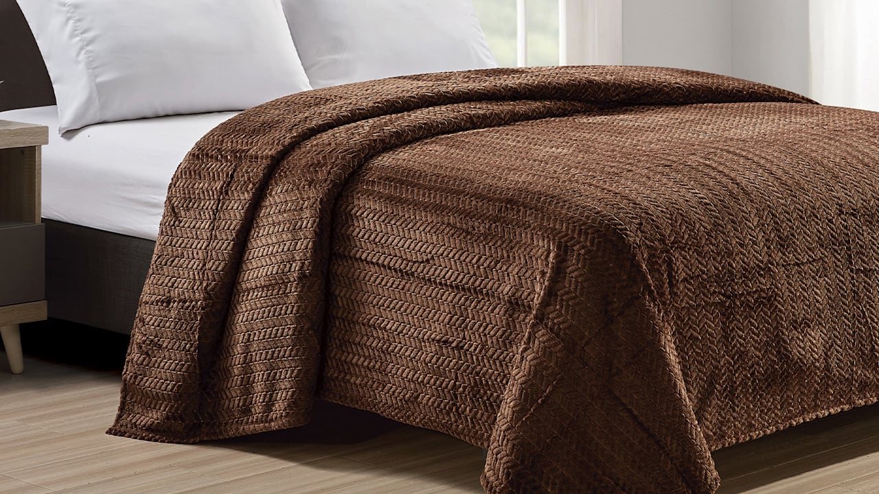 Luxury Home All Season Chevron Braided Microplush Blanket