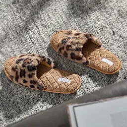 Pantuflas XOXO para Dama con Estampado Animal Print
