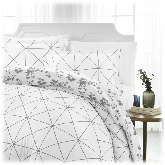 Cloth & Gable Premium 3-Piece Edgy Flowers Pattern Reversible Duvet Cover Set