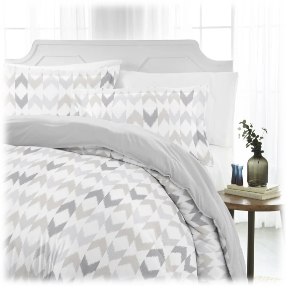 Cloth & Gable Premium 3-Piece Chevron Pattern Reversible Duvet Cover Set