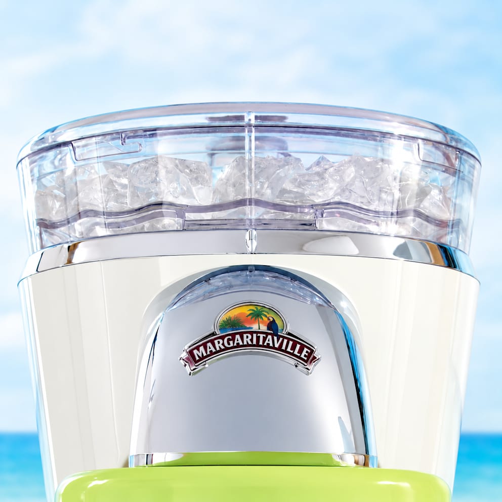 Ice Reservoir Holds Enough Ice to Prepare a Full Pitcher at Once