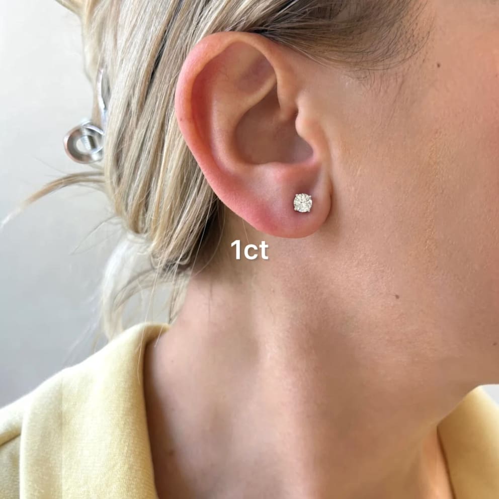 Color: 14kt White Gold