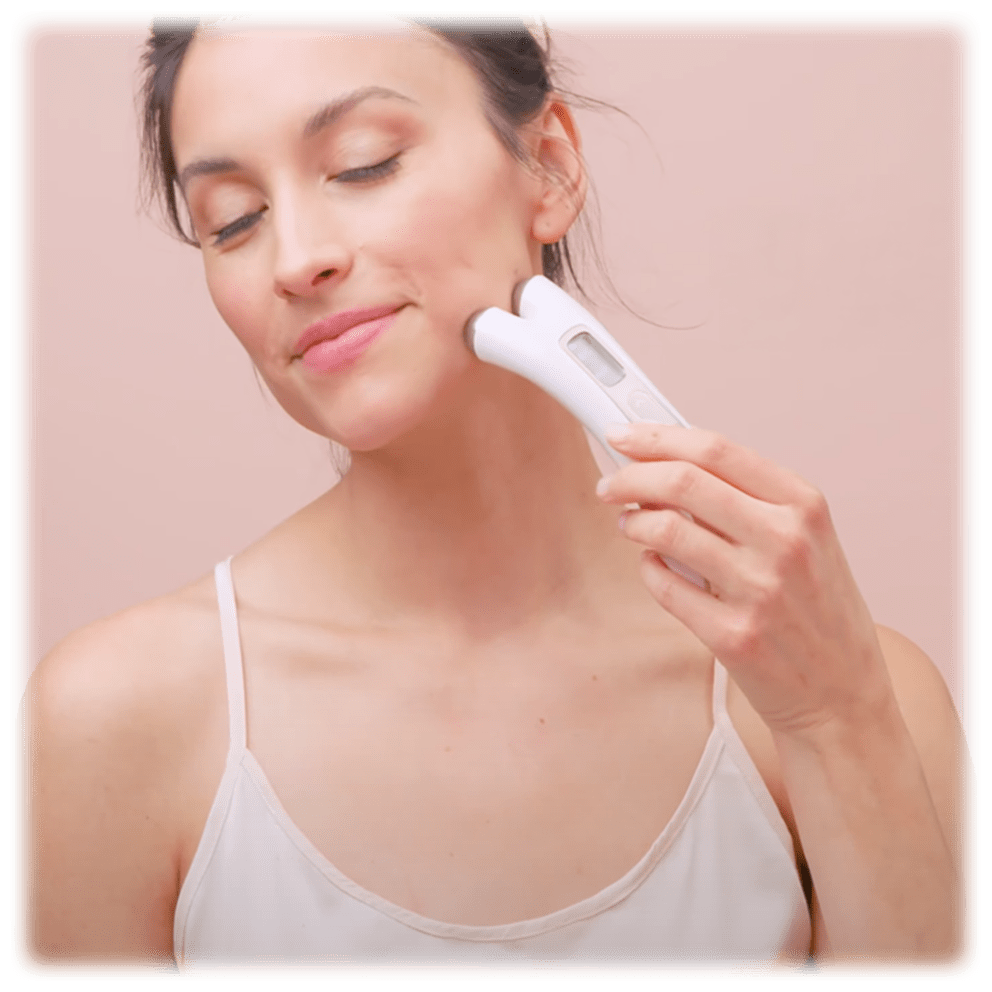 Lifts and tightens the jawline and neck