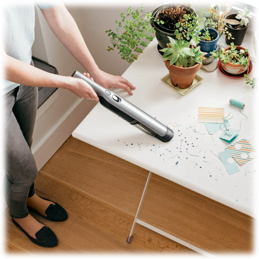 Ergonomic handle design provides comfortable cleaning and heightened control