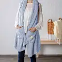 Available in two colors