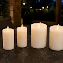 Signature moving flame technology creates a lifelike candle glow.