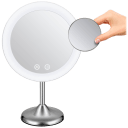 The magnetically attaching 10x magnification spot mirror gives you perfect precision when tweezing brows
