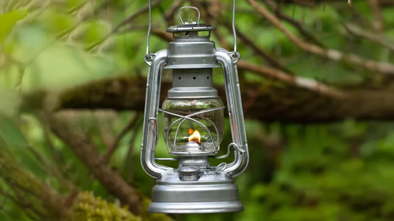 Feuerhand Kerosene Weather Resistant 276 Galvanized Fuel Lantern