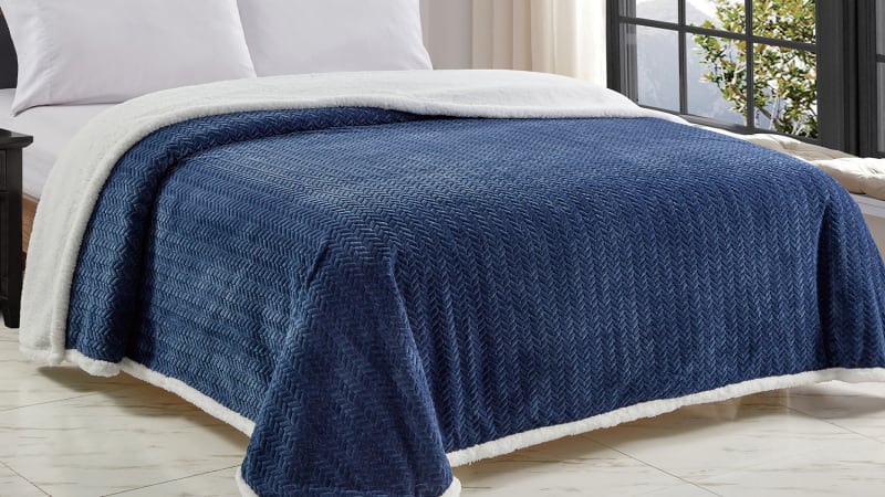 Luxury Home Oversized All-Season Jacquard Microplush Braided Blanket