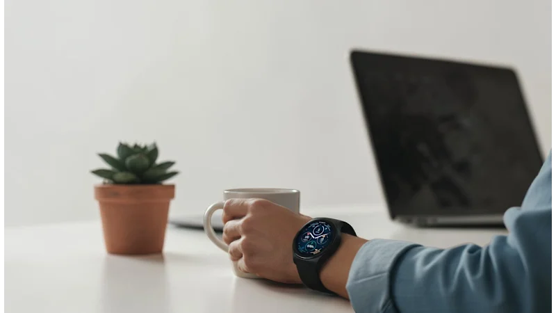 Motorola Moto Watch 120 Premium Bluetooth Smartwatch