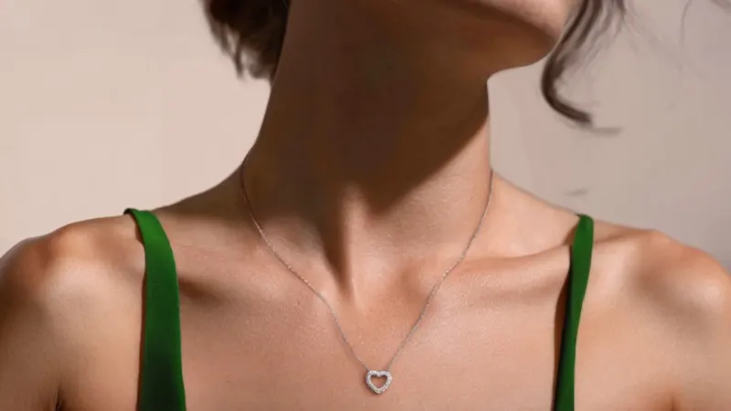 The Lab-Grown Diamond Open Heart Pendant