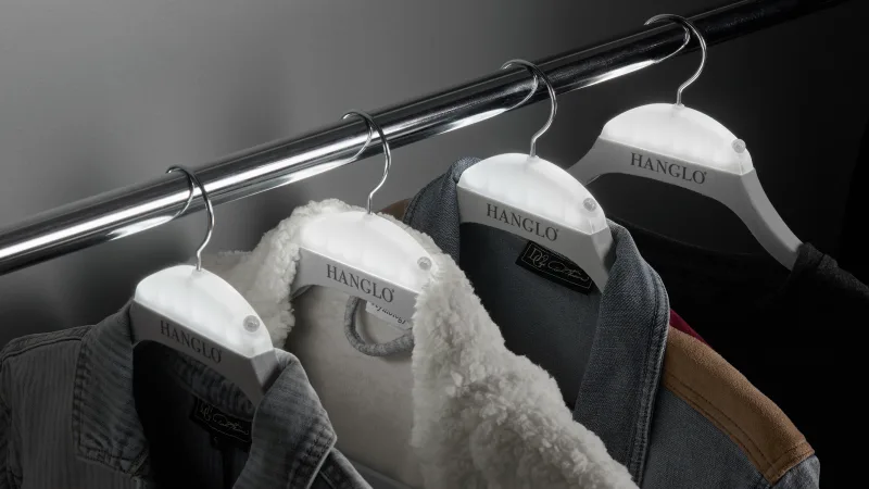 4-Pack: Hanglo Hanger 2-in-1 Hanger and Closet Light