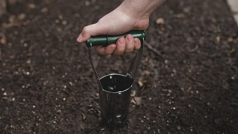 Touch Of ECO Bulb Buddy Spring-Loaded Flower Bulb Planter
