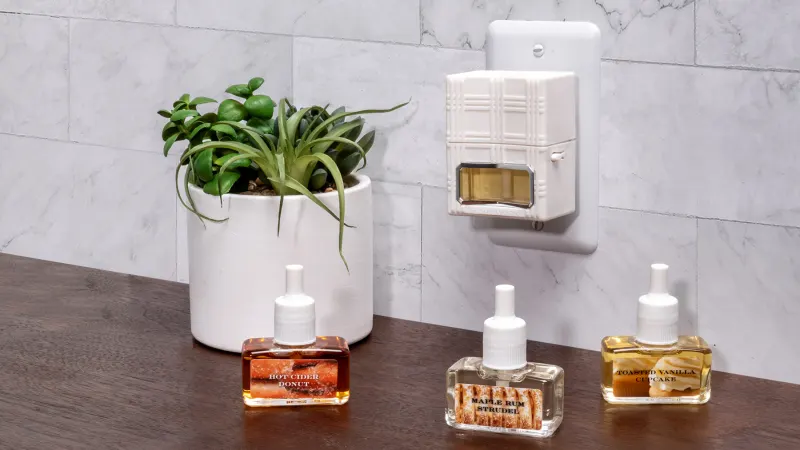 HomeWorx by Harry Slatkin Plug In and 3 Oil Refills
