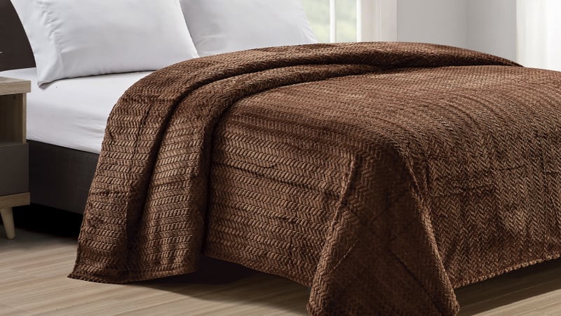 Luxury Home All Season Chevron Braided Microplush Blanket