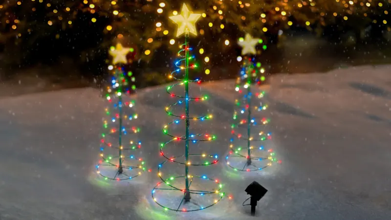 The Solar Christmas Tree Garden Lights (Two-Pack)