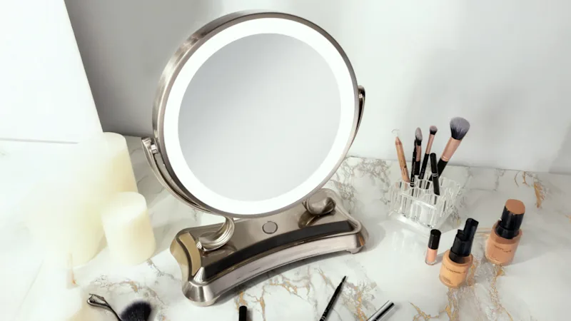 The LED Makeup Mirror With Magnification