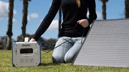Energizer 1200W / 991Wh Ultimate Powersource Pro Solar Bundle