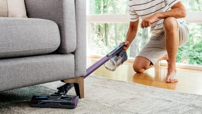 Shark Pet Cordless Stick Vacuum with PowerFins (Certified Renewed)