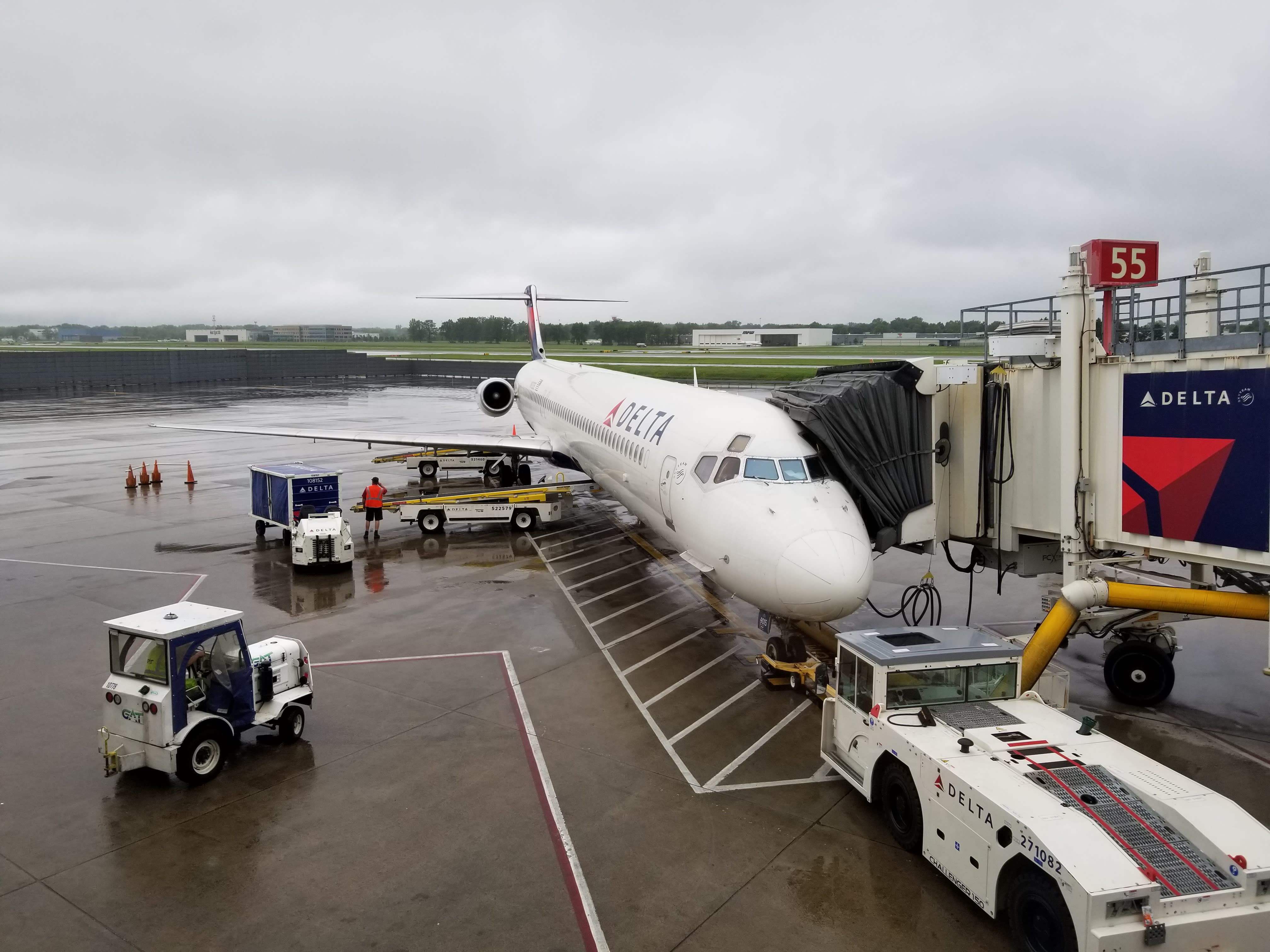 Delta MD-88 N915DE