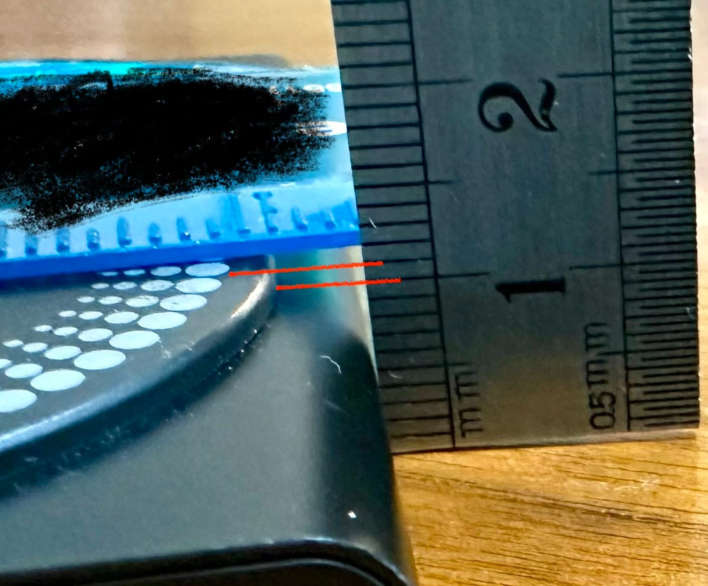 measuring the thickness of the power bank