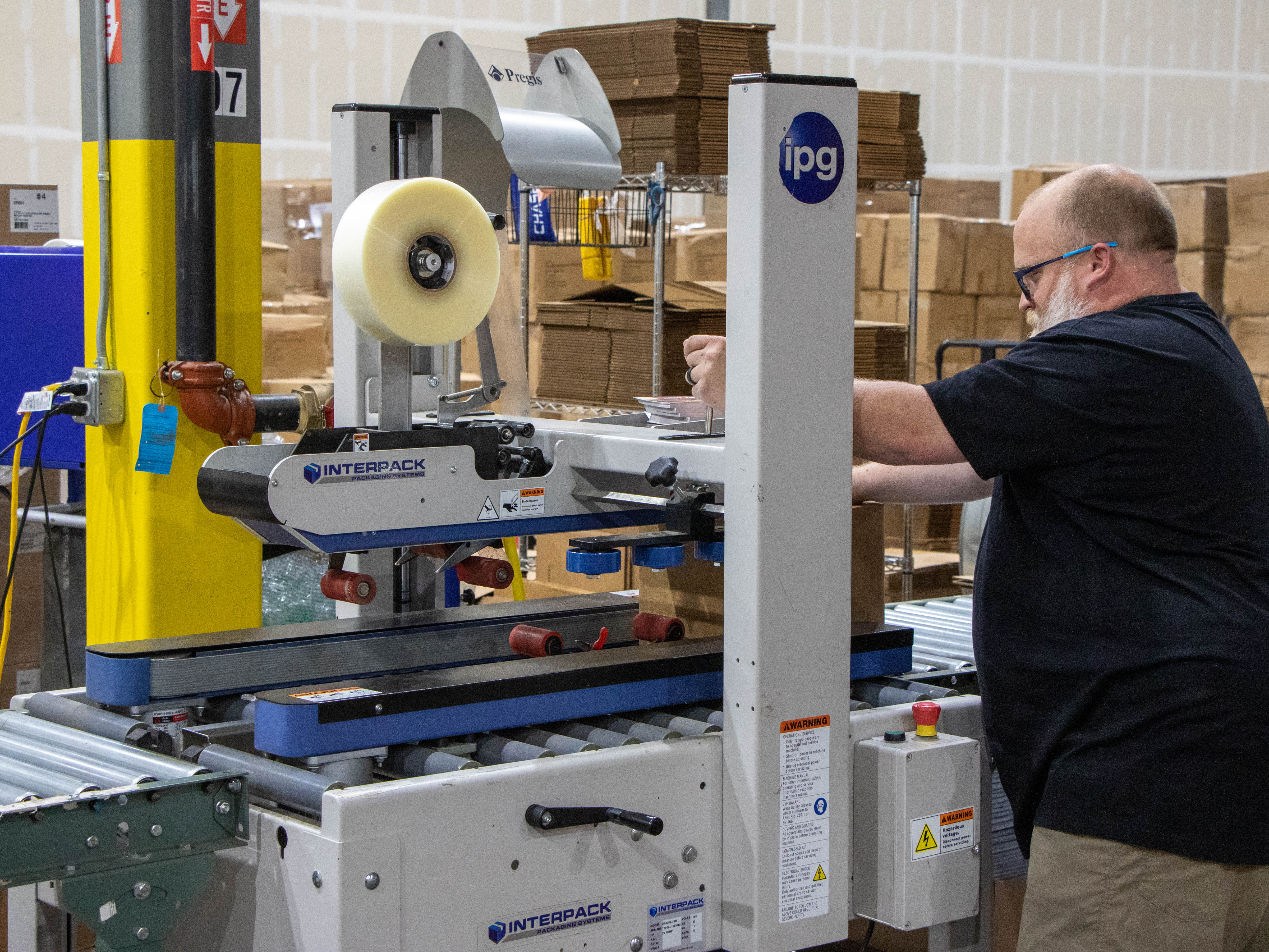 the box taping machine