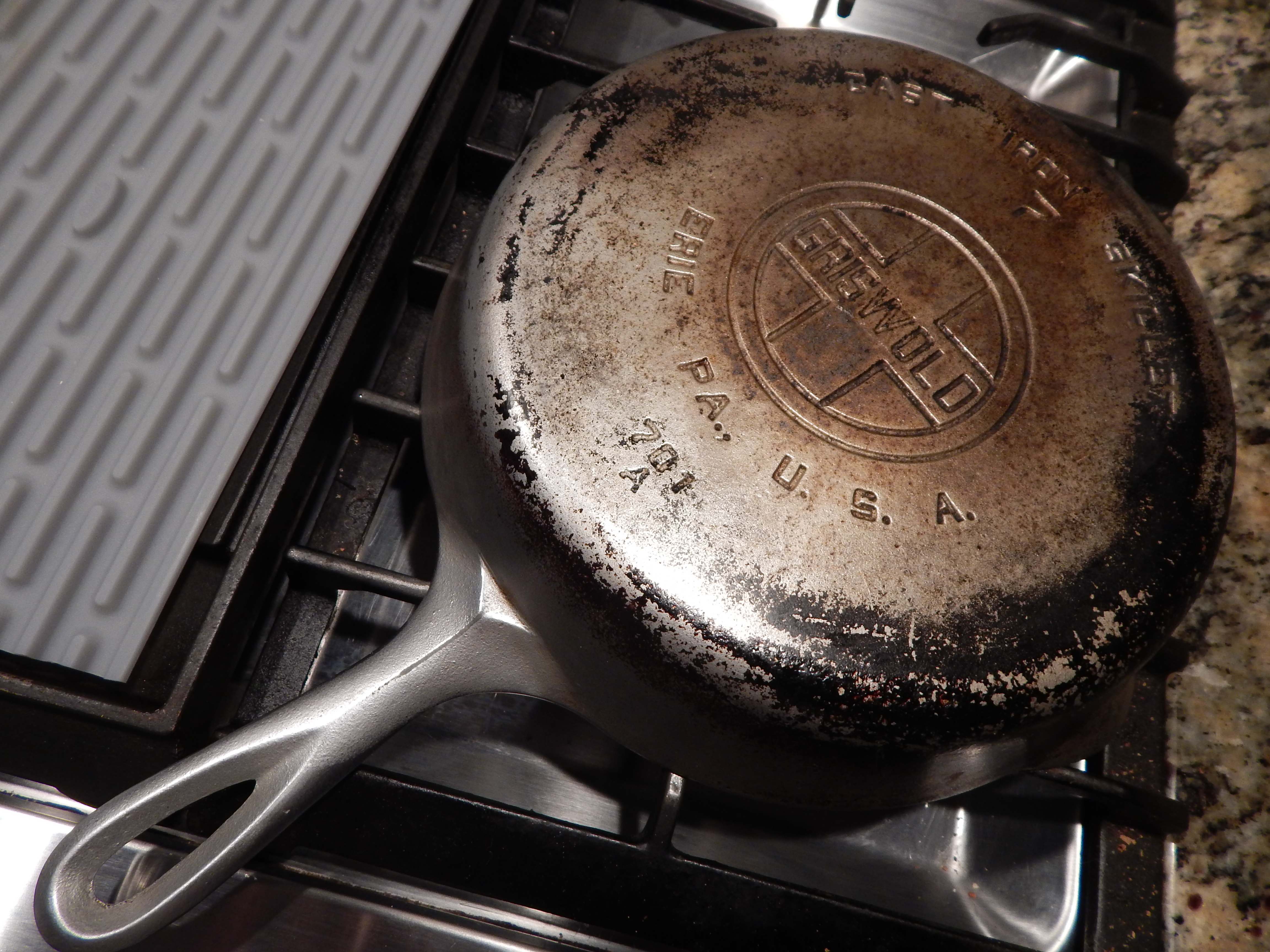 Cast iron skillet